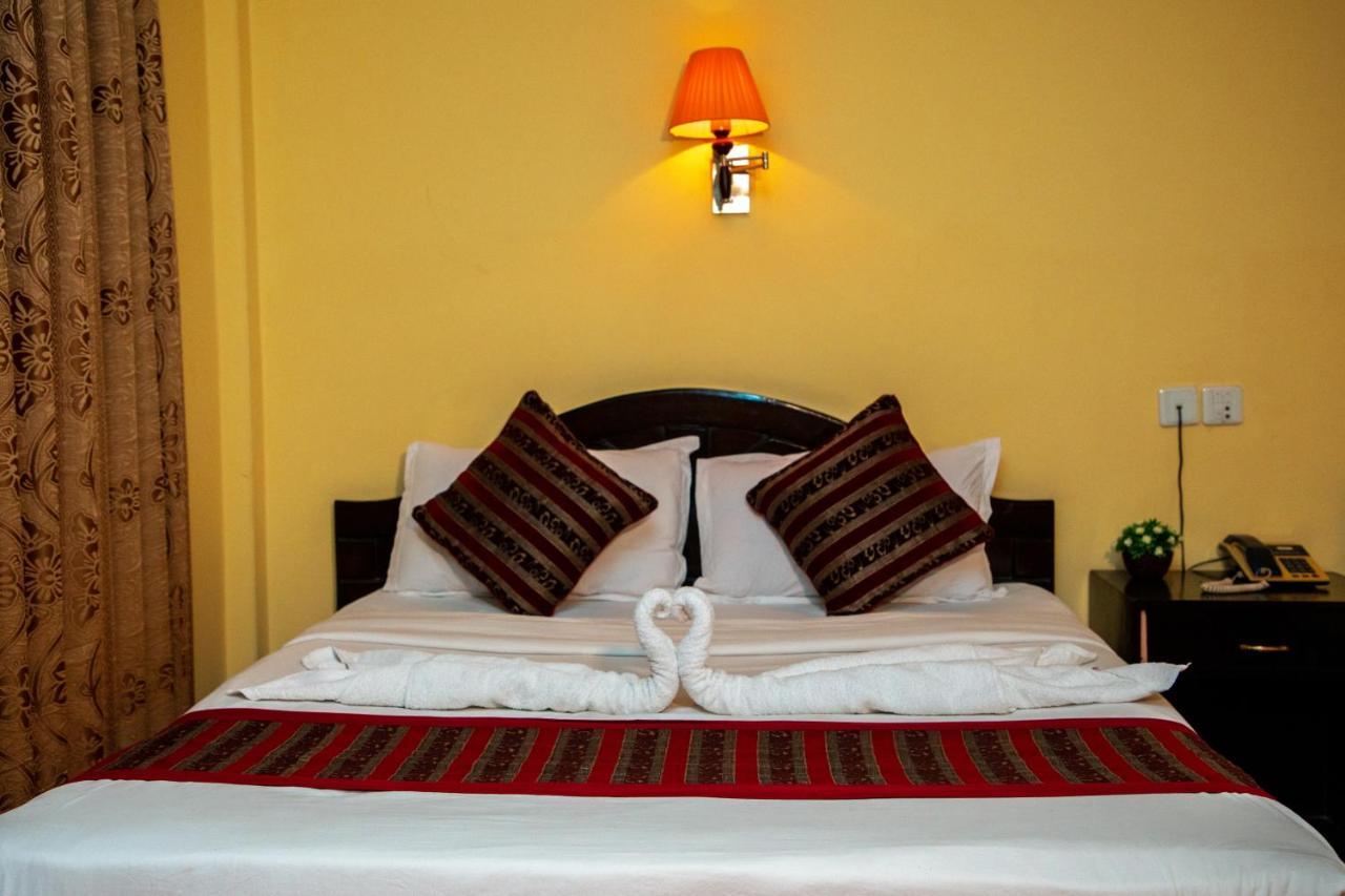 Hotel Bougainvillea Pokhara Kültér fotó