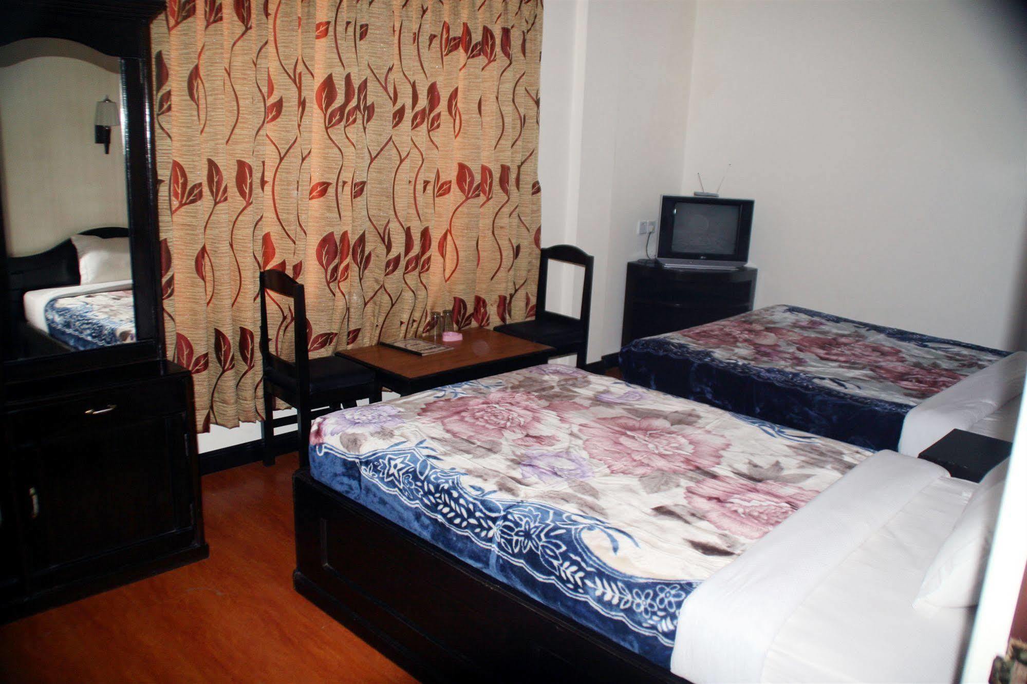 Hotel Bougainvillea Pokhara Kültér fotó